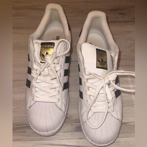 ADIDAS Superstars
